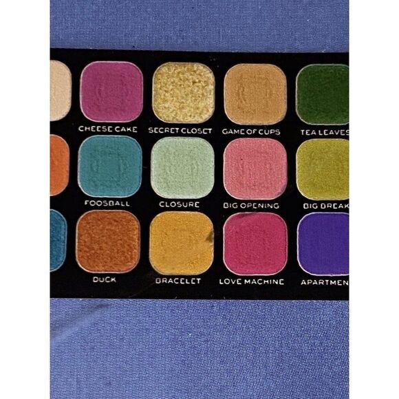 Friends x Revolution 18 EyeShadow Palette Forever Flawless We Were On A Break - Picture 4 of 13